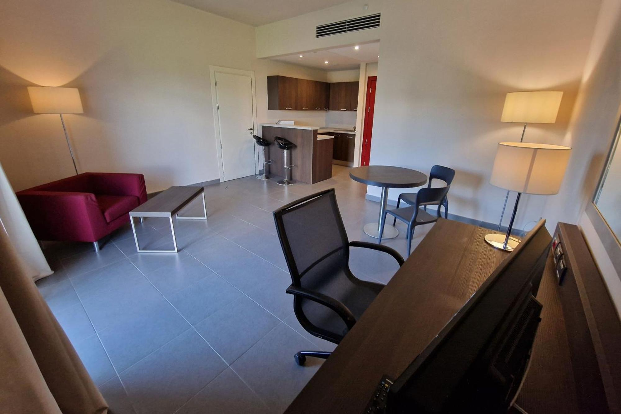 Tulip Naples Airport 3*