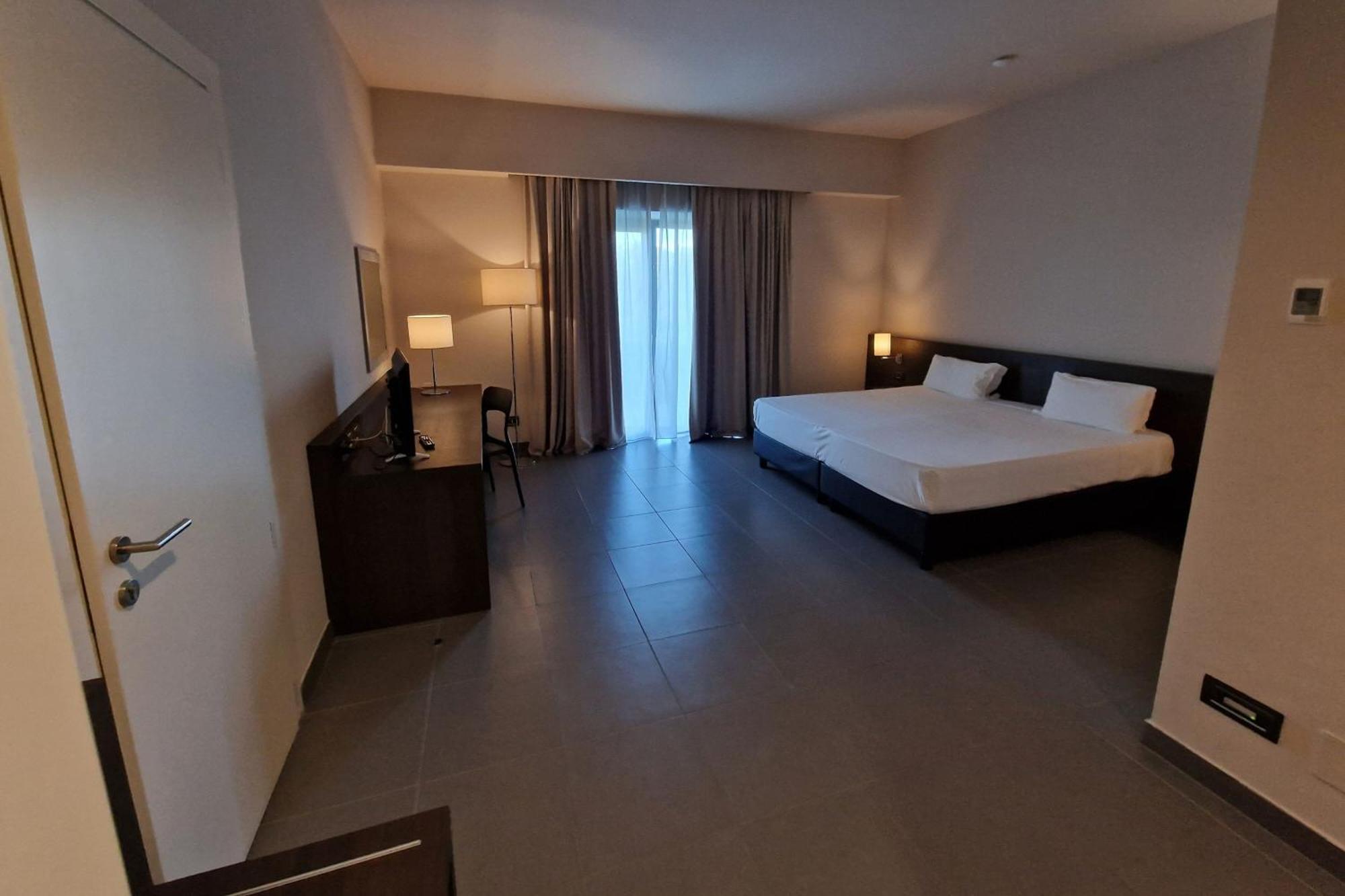 Tulip Naples Airport 3*